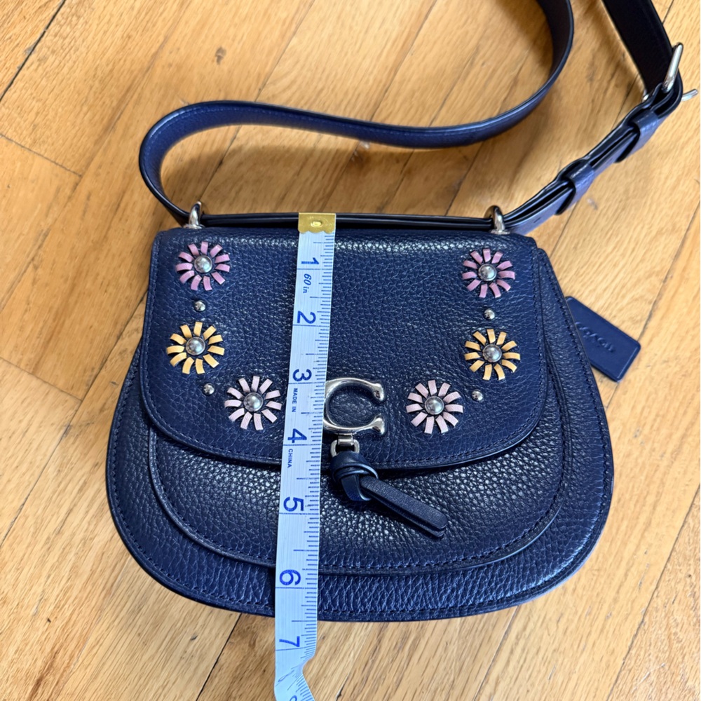 Unique and Rare Coach Navy Leather Floral Stitching Saddle Crossbody Bandit Bag - Picture 4 of 11